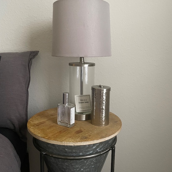 💡Elegant Glass Lamp Stand with Shade - Picture 2 of 3